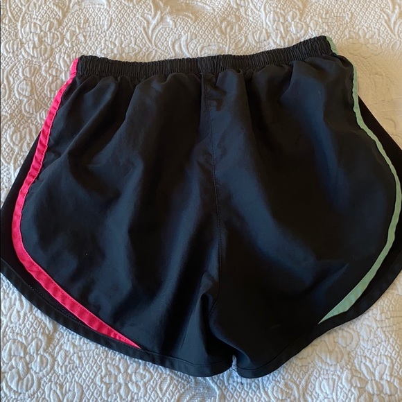 Multicolored Nike shorts - Picture 2 of 3